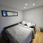 Spacious Double Bedroom Studio Flat Near Ealing