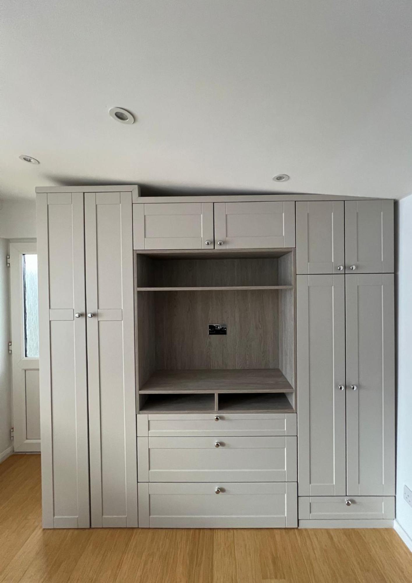 Spacious Double Bedroom Flat Near *